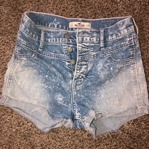 Hollister SIZE 0 “paint-splattered” Jean shorts
